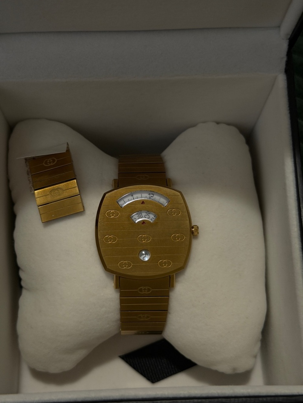 Gucci Grip Gold-Tone Logo-Pattern Bracelet Watch - Picture 6 of 7